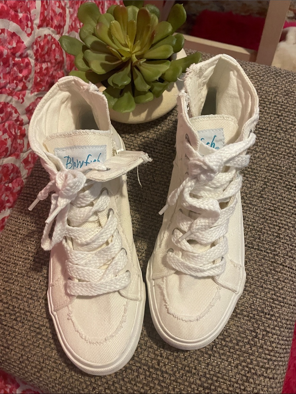 Blowfish Women’s White High-Top Canvas Lace-Up Sneakers sz9